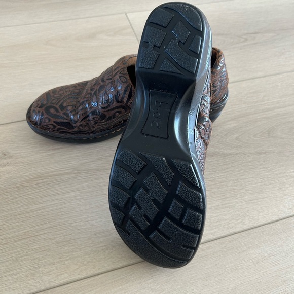 BOC Born Concept Peggy Clog Shoes Women's Size 9 Brown Tooled Leather Excellent - Picture 2 of 6